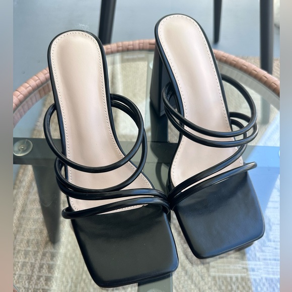 SHEIN Chunky Heel - Picture 1 of 4